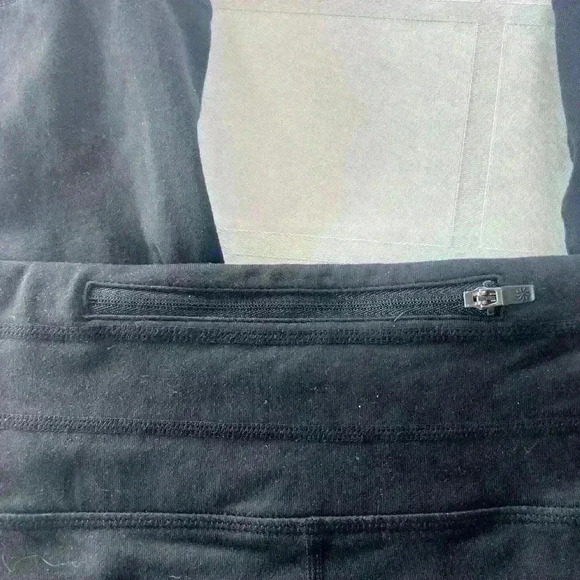 Athleta capri workout pants size medium.  Pre owned good condition black - Picture 5 of 9